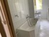 geräumige 3-Zimmer-Wohnung - Bad mit Badewanne